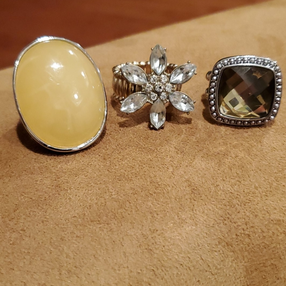 (3) stretch back rings